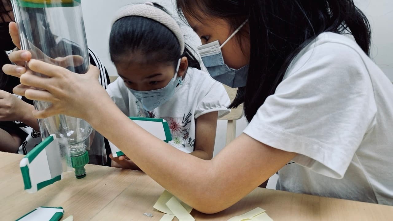 動手組裝水火箭尾翼